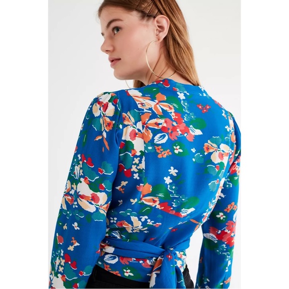 NWT Rolla’s Delilah Blue Floral Wrap Blouse Size Large - Picture 5 of 14